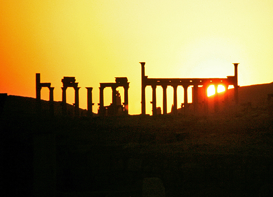 Die Säulen von Palmyra im Sonnenuntergang 1993