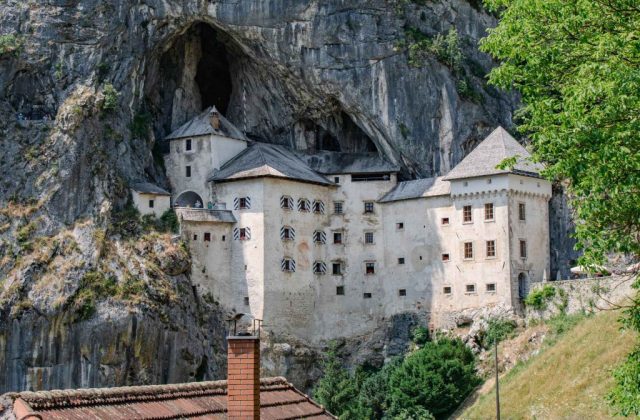 predjamski-grad